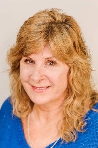 Cindy, the notary public behind Notary-TN in Franklin, Tennessee